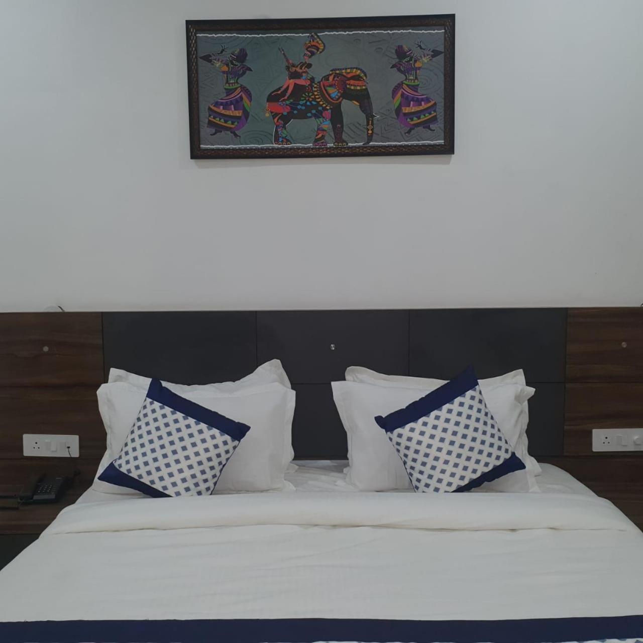 Kds Residency Hotell Greater Noida Eksteriør bilde